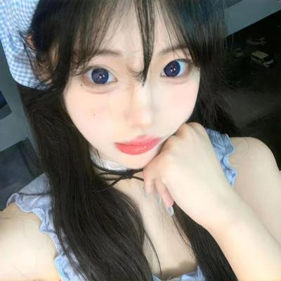 男孩超级白